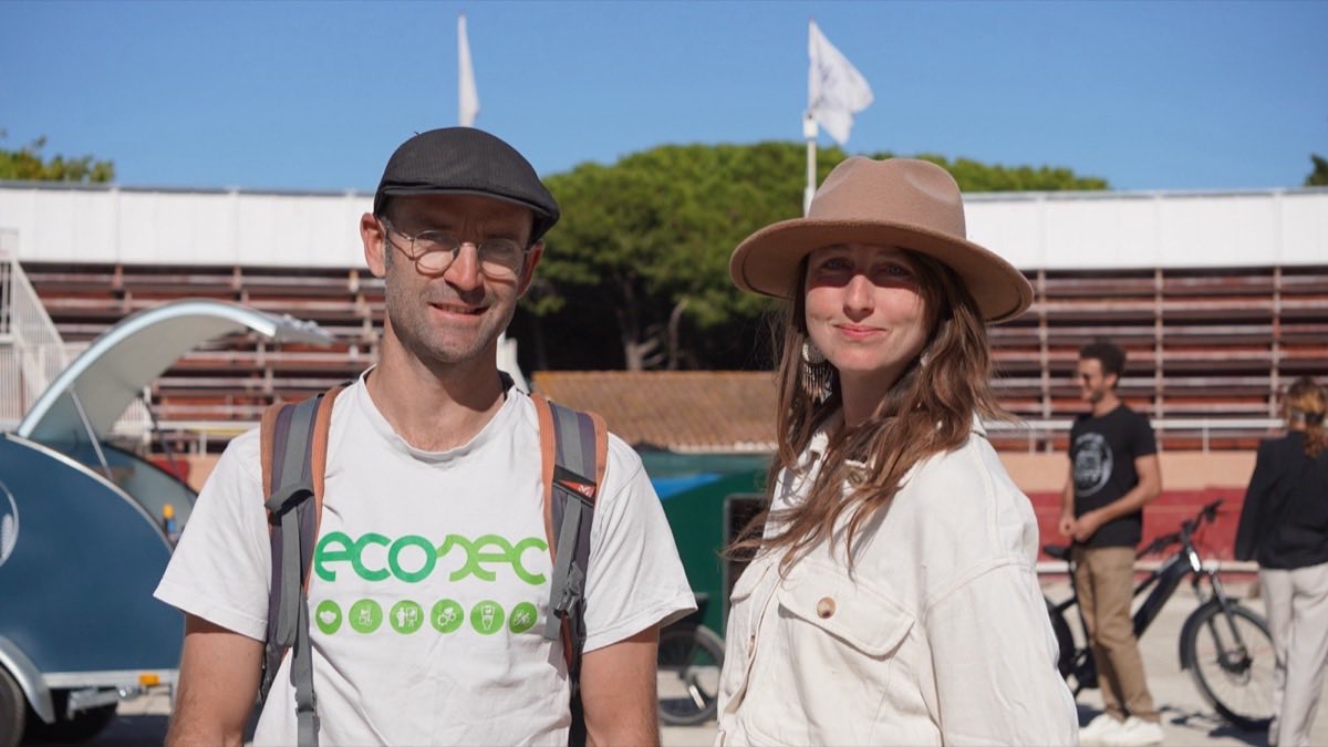 Deux exposants de l'association Eco Sec, toilettes sèches